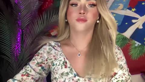 Miss Cali online show from December 27, 10:37 pm