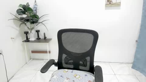 Snapshot of yvonne_s3xy chatting on May 23, 2:10 pm Yvonne online show from May 23, 2:10 pm