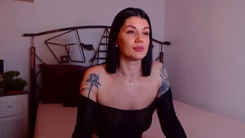 Snapshot of yvonneeverlee chatting on January 16, 9:19 pm I V Y online show from January 16, 9:19 pm