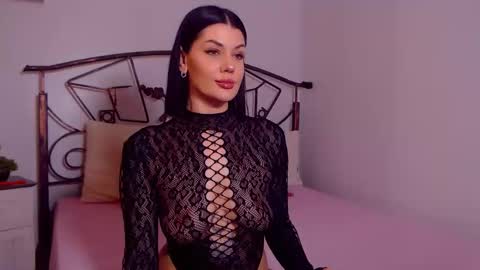 Snapshot of yvonneeverlee chatting on February 28, 9:16 pm I V Y online show from February 28, 9:16 pm