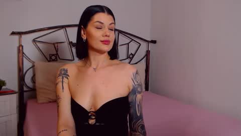 Snapshot of yvonneeverlee chatting on March 20, 8:57 pm I V Y online show from March 20, 8:57 pm