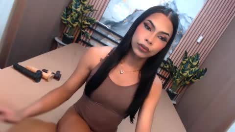 yvonnellvs online show from January 19, 4:11 pm