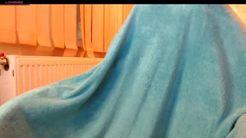 Snapshot of yzza_suave chatting on February 12, 8:29 pm yzza_suave online show from February 12, 8:29 pm