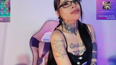 Snapshot of z_e_t_h_a chatting on September 30, 5:01 am tazzie online show from September 30, 5:01 am