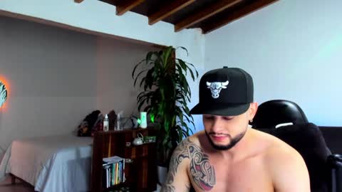 Snapshot of zac_levis chatting on January 17, 2:07 pm Zac Jhordan online show from January 17, 2:07 pm