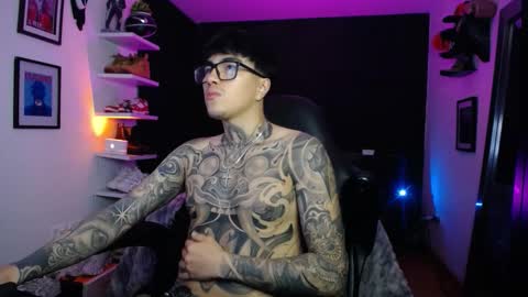 zac_muller1 online show from November 22, 4:33 am