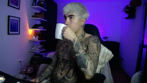 zac_muller1 online show from May 28, 2:31 am