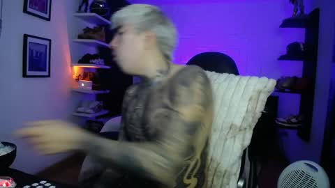zac_muller1 online show from June 8, 12:36 am