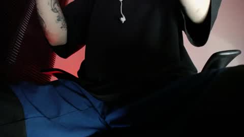Snapshot of zac_watson chatting on April 21, 2:37 am Zac Freelance model online show from April 21, 2:37 am