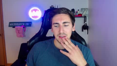 Zach Rhyder online show from December 2, 3:04 am