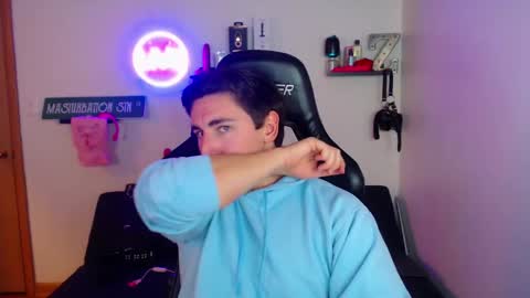 Zach Rhyder online show from December 3, 2:14 am