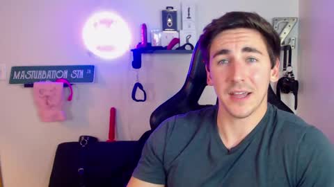 Zach Rhyder online show from December 5, 2:42 am