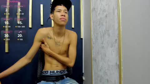 Snapshot of zack_horny19 chatting on September 28, 12:21 pm Zack online show from September 28, 12:21 pm