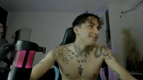 Snapshot of zack_tattoo chatting on August 9, 12:34 am zack_tattoo online show from August 9, 12:34 am