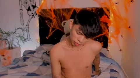 Snapshot of zacktorres_ chatting on October 18, 12:35 am zacktorres_ online show from October 18, 12:35 am