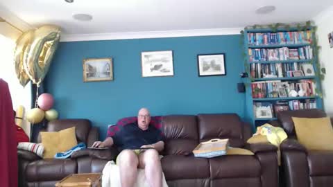 Snapshot of zacsmithuk chatting on May 22, 9:59 am Zac Smitj online show from May 22, 9:59 am