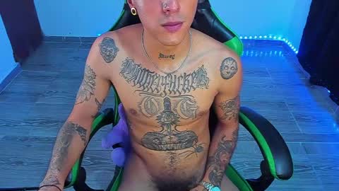 BiG Zafiro online show from May 16, 1:35 am