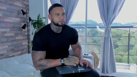 Snapshot of zain_diesel7 chatting on December 5, 10:12 pm INSTAGRAM yormanfit7 online show from December 5, 10:12 pm