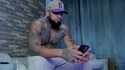 Snapshot of zain_diesel7 chatting on January 17, 2:18 am INSTAGRAM yormanfit7 online show from January 17, 2:18 am