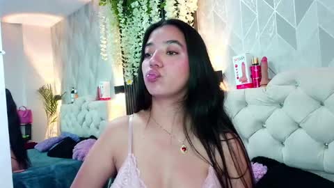 Snapshot of zaira_bonny chatting on June 17, 3:35 pm Zaira Bonny online show from June 17, 3:35 pm