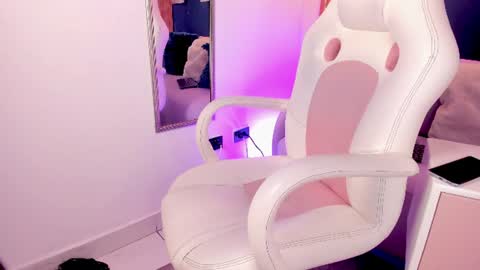 Snapshot of zaira_foox chatting on June 15, 10:50 am Zaira online show from June 15, 10:50 am