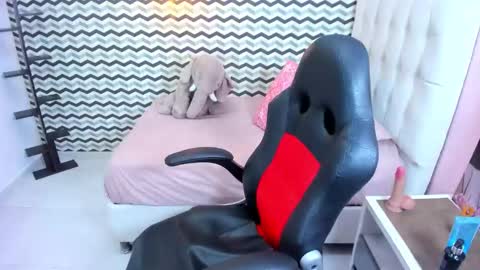 Snapshot of zallywester chatting on October 24, 7:21 pm Zally online show from October 24, 7:21 pm