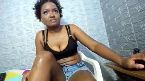 Snapshot of zamara__ chatting on November 13, 2:10 am Zamara online show from November 13, 2:10 am