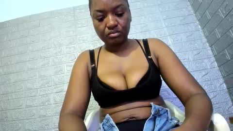 Snapshot of zamara__ chatting on November 17, 11:21 pm Zamara online show from November 17, 11:21 pm