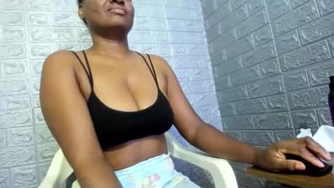 Snapshot of zamara__ chatting on November 18, 11:25 am Zamara online show from November 18, 11:25 am