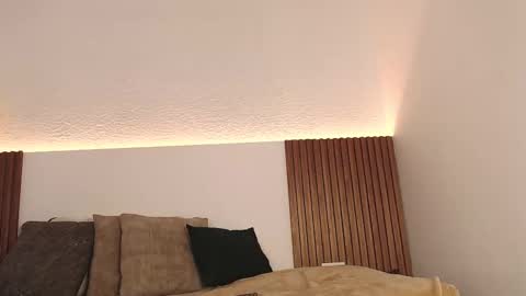 Zander online show from February 11, 7:48 pm