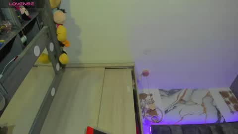 Snapshot of zandraa_milf chatting on May 7, 11:15 am Zandra online show from May 7, 11:15 am