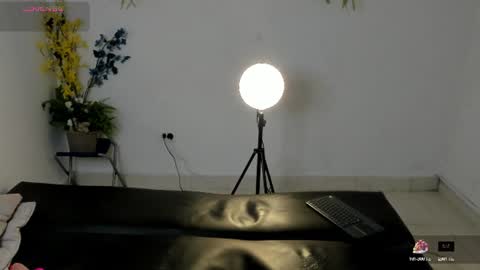 Snapshot of zane_lux chatting on June 9, 4:51 pm Zane Lux online show from June 9, 4:51 pm