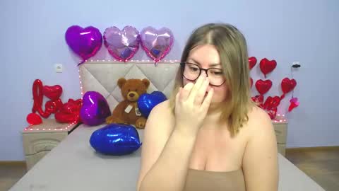 zannadreil online show from March 3, 11:24 pm