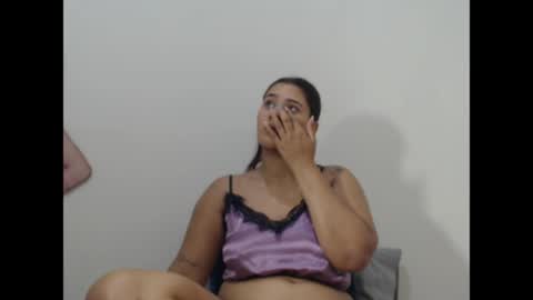 Snapshot of zaphiro__skye chatting on May 5, 8:33 am Skye online show from May 5, 8:33 am