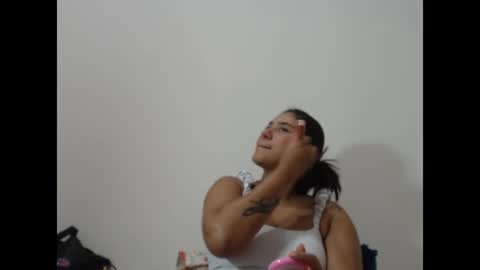 Snapshot of zaphiro__skye chatting on June 18, 9:25 am Skye online show from June 18, 9:25 am