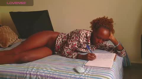 Snapshot of zara_lae chatting on June 30, 9:43 am nicky online show from June 30, 9:43 am