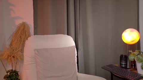 Snapshot of zara_nova chatting on June 15, 3:36 pm Zara Nova online show from June 15, 3:36 pm
