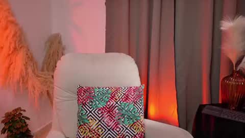 Snapshot of zara_nova chatting on July 5, 4:19 am Zara Nova online show from July 5, 4:19 am