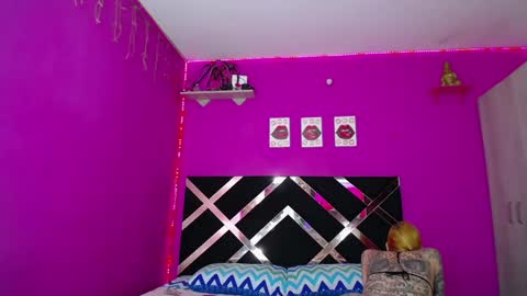 Snapshot of zara_tattoox chatting on February 22, 6:28 am ZARA ANYELINA online show from February 22, 6:28 am