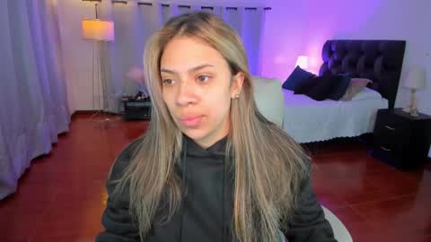 Snapshot of zara_wolf chatting on February 5, 11:15 am ZARAPVT IS OPEN online show from February 5, 11:15 am