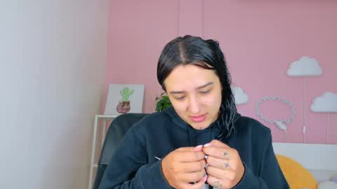 Snapshot of zaracole__ chatting on April 27, 10:35 am Z A R A online show from April 27, 10:35 am