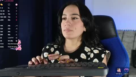 Snapshot of zaradames_ chatting on June 5, 1:34 am zaradames_ online show from June 5, 1:34 am