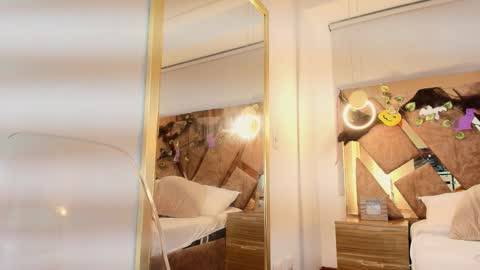 Zarah Andrews online show from October 27, 12:31 pm