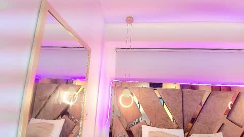 Zarah Andrews online show from December 18, 12:11 pm