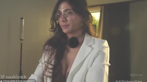 Miss Lynch   Next show  2911 online show from November 4, 10:09 pm