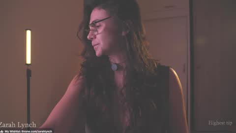 Snapshot of zarahlynch chatting on April 1, 12:33 am Miss Lynch Next show 2911 online show from April 1, 12:33 am