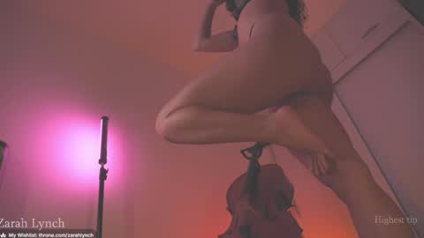 Snapshot of zarahlynch chatting on April 6, 4:46 am Miss Lynch Next show 2911 online show from April 6, 4:46 am