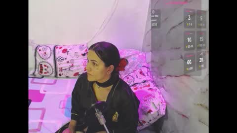 Snapshot of zaraluxx chatting on January 6, 12:25 am zaraluxx online show from January 6, 12:25 am