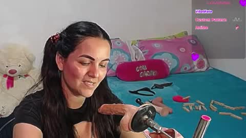 Snapshot of zaraluxx chatting on June 25, 1:49 am zaraluxx online show from June 25, 1:49 am
