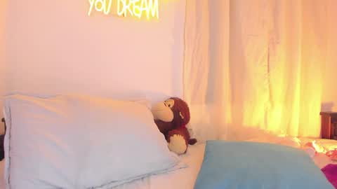   online show from February 5, 10:22 pm